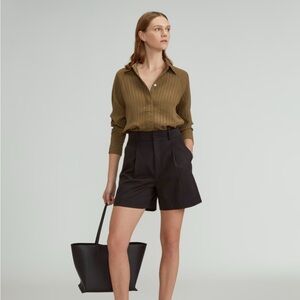 Everlane Black Draper Short on European Flax Linen. Size 2, 5.5 inches